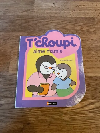 Livre cartonné Tchoupi aime mamie
