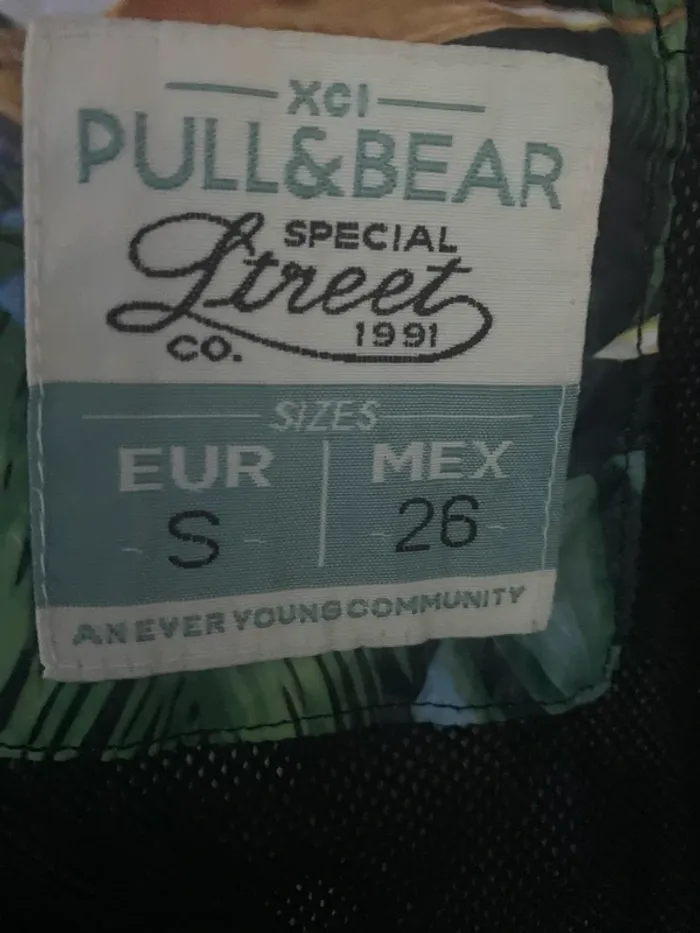 Veste coupe vent fin Pull &Bear taille 36 à capuche tres bon état - photo numéro 8