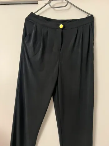 Pantalon fluide noir bouton doré Etam