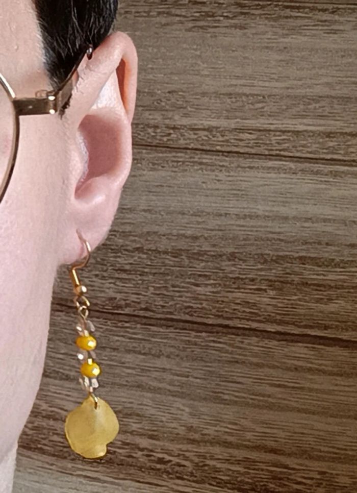 Jolie paire de boucles d'oreilles pendantes - photo numéro 3