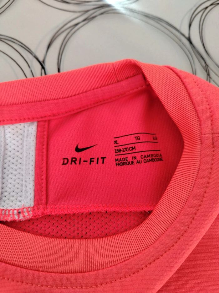 Tee shirt Nike 14 ans comme neuf - photo numéro 4