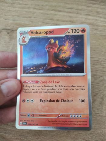Carte pokémon rare holographique Volcaropod