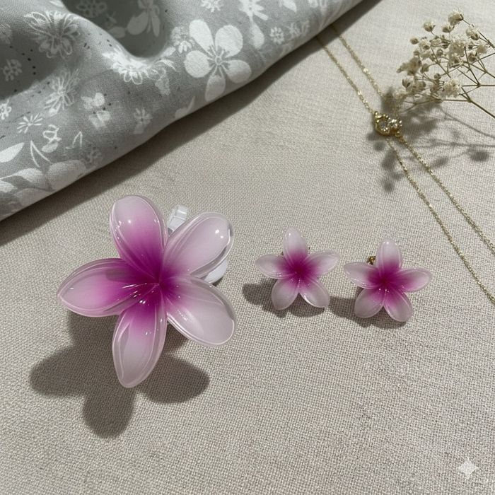 NOUVEAU ! Set Bijoux Fleur Plumeria - Rose Fuchsia & Blanc — Pince + 2 Boucles d'oreilles en Résine/Acrylique Brillante Idéal pour Soirées d'été et Festivals - photo numéro 8