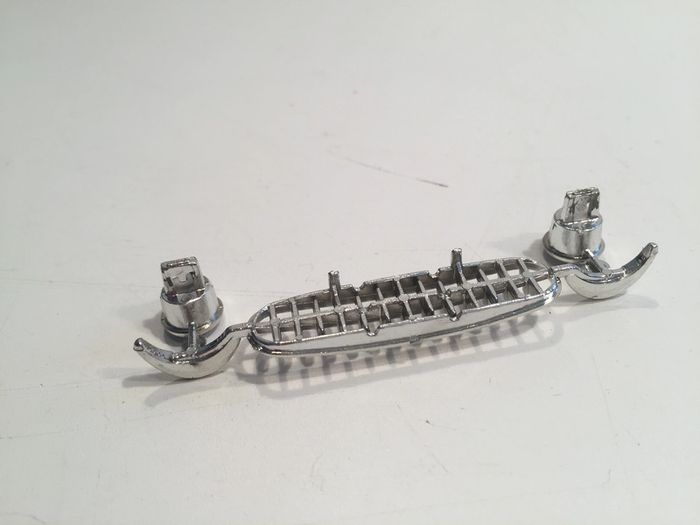 Calandre phares avant pièce détachée miniature Chevrolet Corvette 1957 1/24 burago #A17 - photo numéro 2