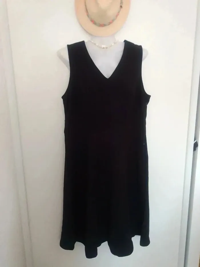 Robe noire Laura Clement 44