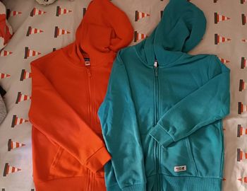 Lot sweat zippés a capuche Okaïdi 