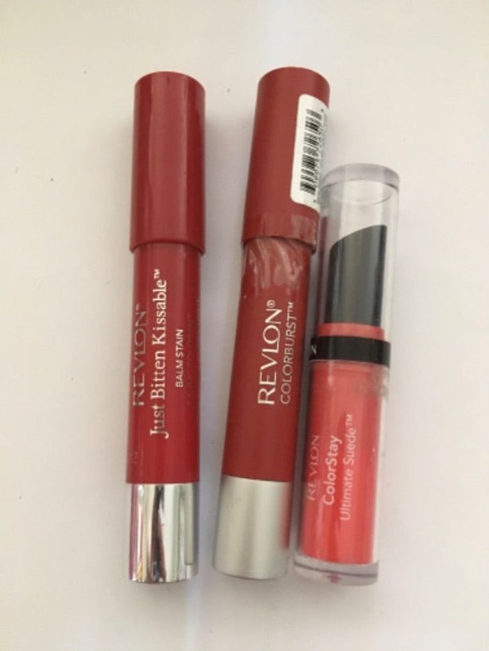 Lot 3 rouges à lèvres Revlon neufs