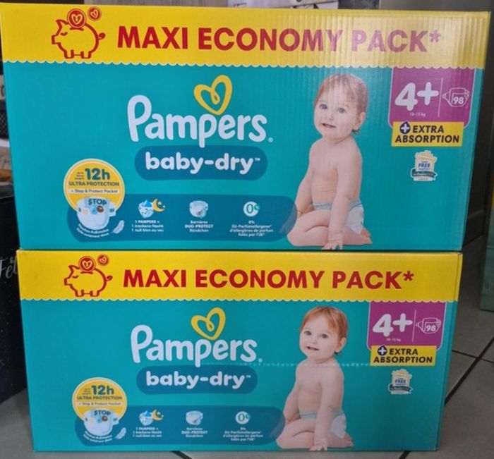 2 cartons de couches Pampers