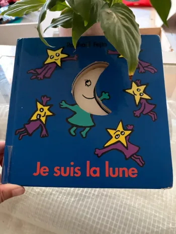 Je suis la lune