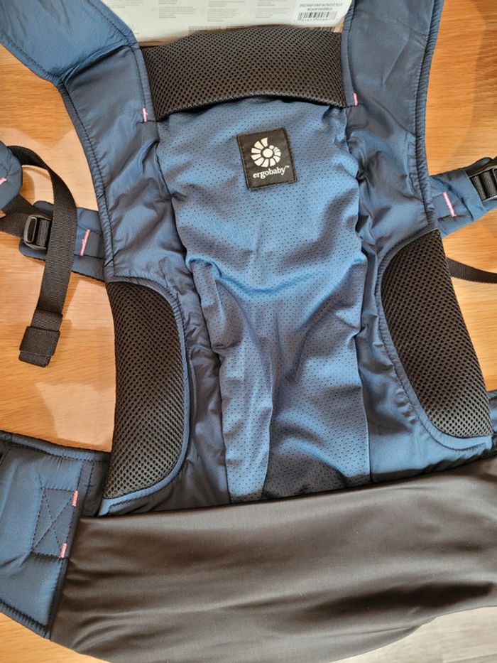 Porte-bébé ergobaby Away Neuf - photo numéro 4