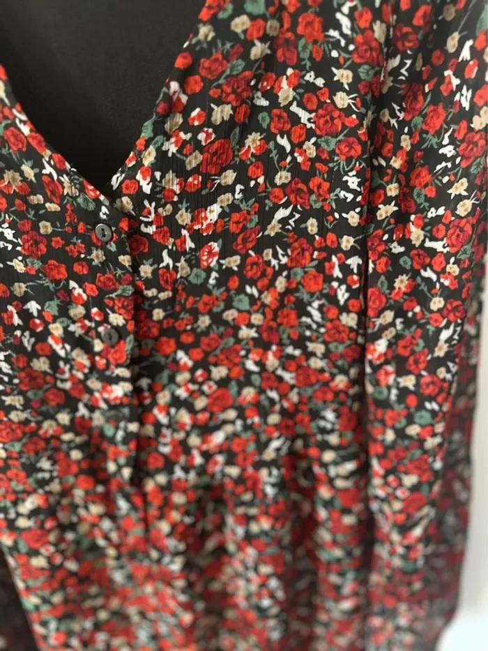 Robe à fleurs, manches longues de la marque only taille XS - photo numéro 2