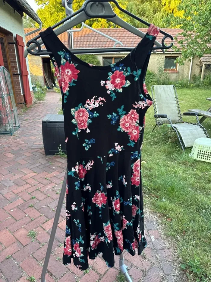 Jolie petite robe sans manches neuve taille XS/S