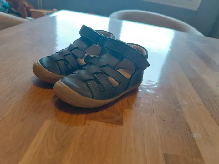 Chaussure à scratch Bellamy taille 22 avec boite - photo numéro 3