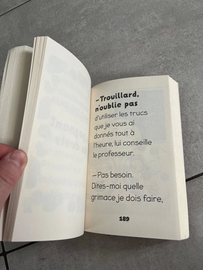 Livre les Emo-j à l'école des grimaces - photo numéro 3