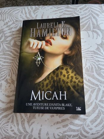 Livre laurell K Hamilton