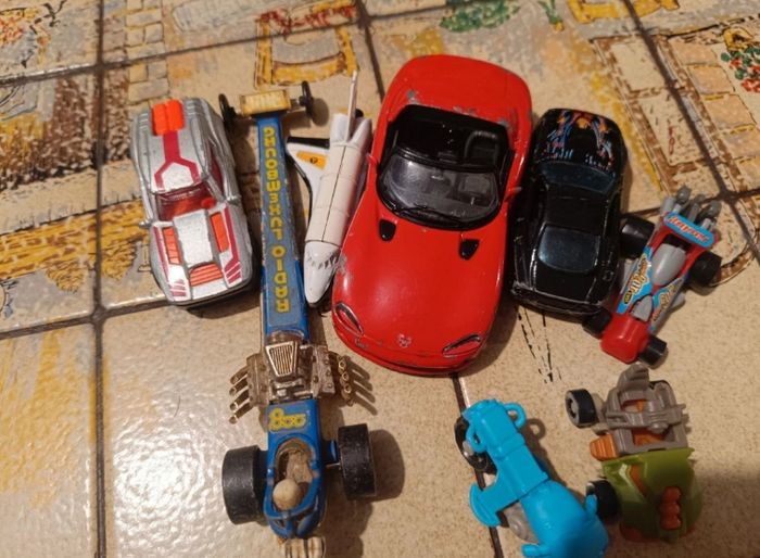 : Lot de 8 Petites Voitures et Véhicules Divers - photo numéro 3