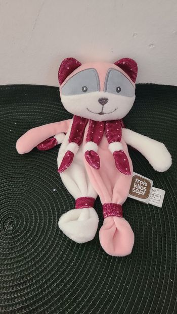 TROIS KILOS SEPT Doudou raton laveur Olga 25 cm