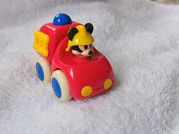 Petite voiture de pompier Mickey Mouse Disney - 9cm