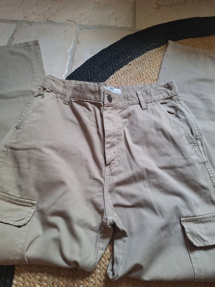 Pantalon beige cargo stradivarius