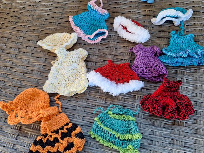 Lot de 2 petites poupées masha et leur lot de vêtements - photo numéro 10