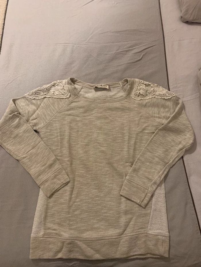 Pull dentelle