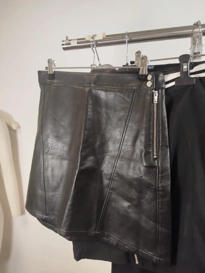 Lot de 6 jupes femme taille S – cuir, maille, tulle, zippées – Zara, Mango, Bershka - photo numéro 2