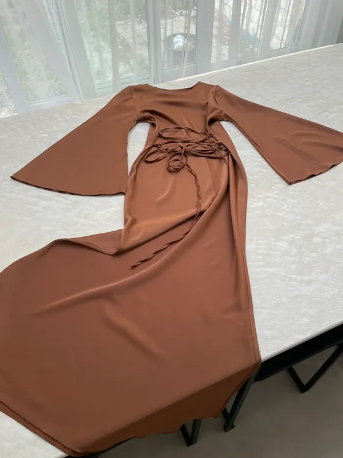 Robe satinée - photo numéro 3