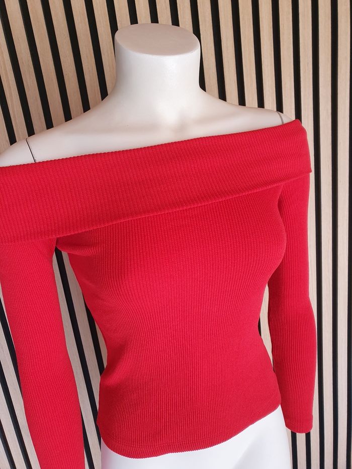 Splendide pull rouge à épaules dénudés 😍 - photo numéro 5