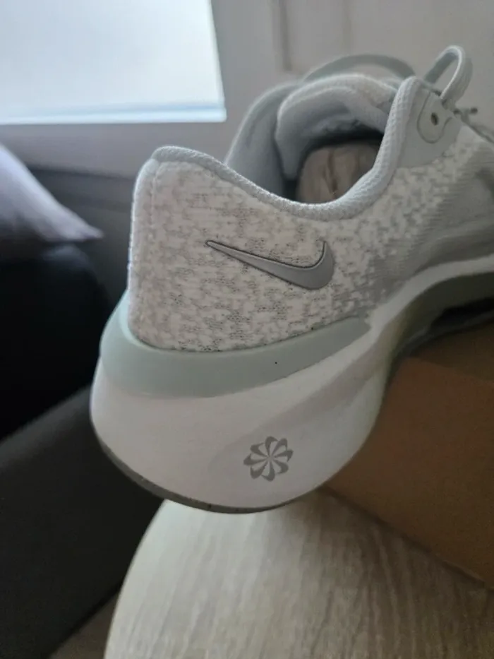 Nike versair taille 38 neuves grise - photo numéro 6