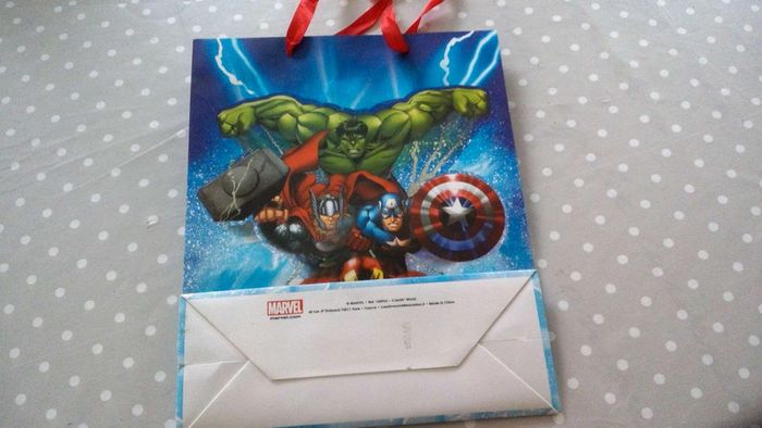 Sac cadeau Avengers en papier - photo numéro 3