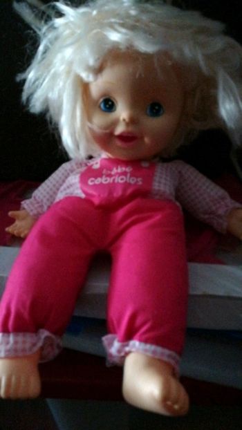 Bébé cabrioles mal coiffé