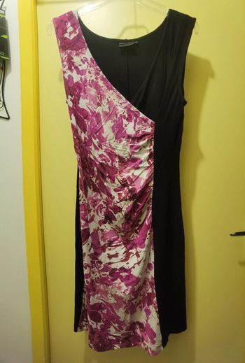 Robe noir fleurie. Violet & blanc