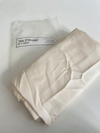 Taie d’oreiller neuve crème de 62x62 cm 100% coton