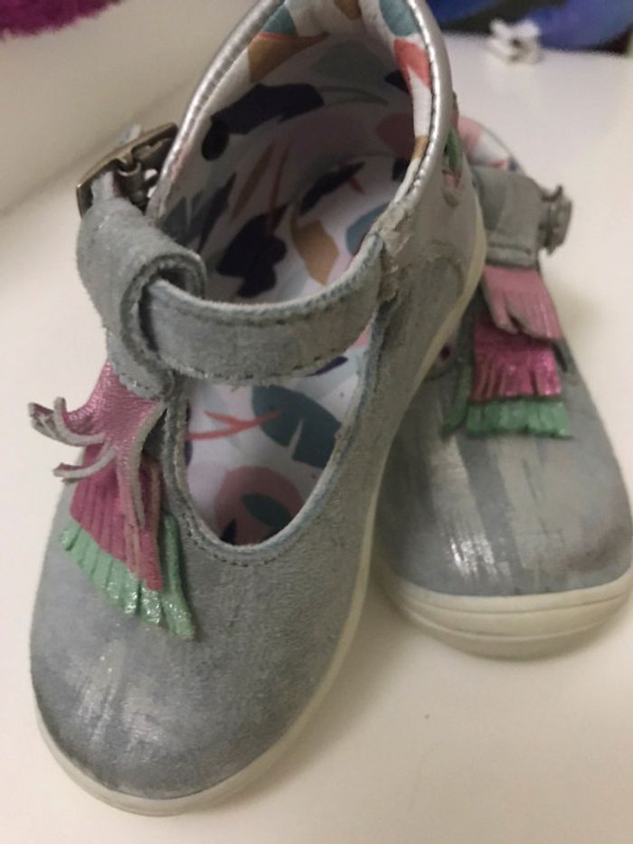 Chaussures taille 21 peu portées