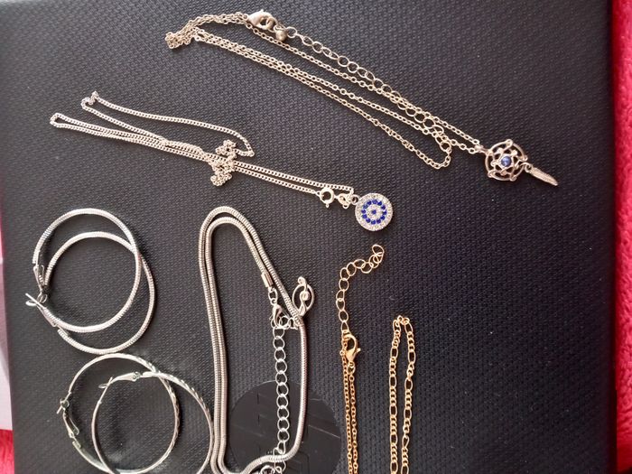 Lot de 14 bijoux (boucles d'oreilles, bracelets, colliers, bagues) - photo numéro 3