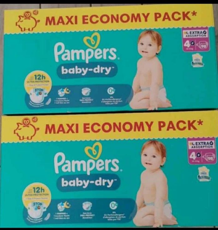 3 cartons de couches Pampers taille 4+