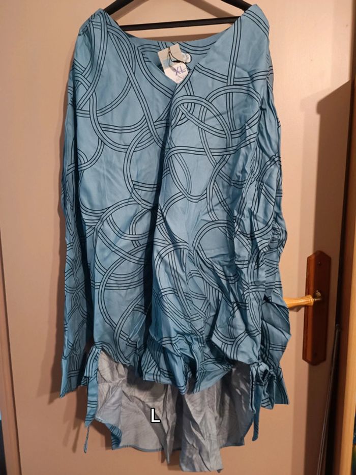 T shirt bleu et noir taille XL neuf avec étiquette