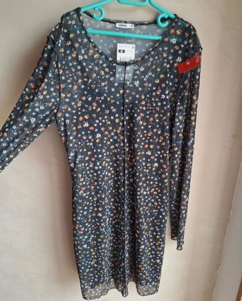 Robe cintrée a fleur
