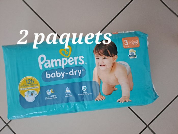 Deux paquets de couche pampers