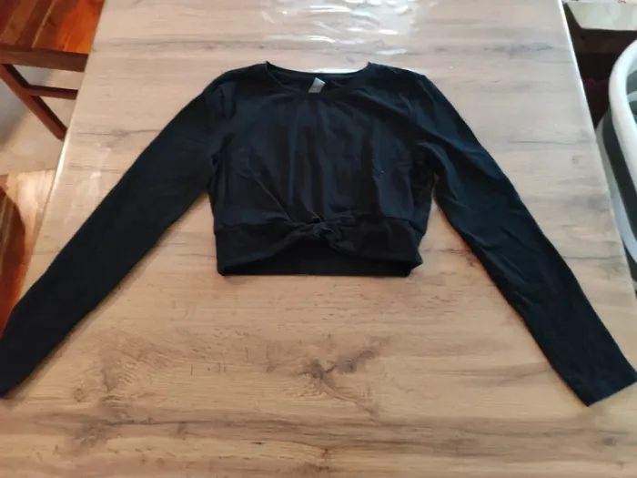 Pull col V Only Play noir Taille S. L'élégance minimaliste à prix doux !