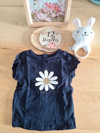 T-shirt manches courtes pour fille taille 12mois marque Kiabi en très bon état