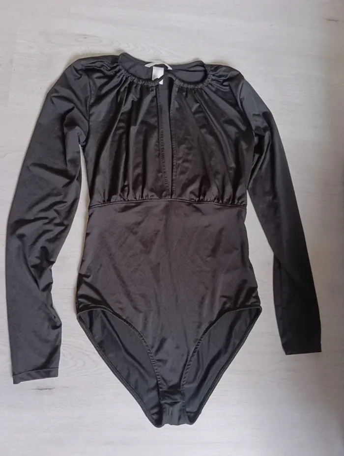 Body noir décolleté sexy taille XS H&M