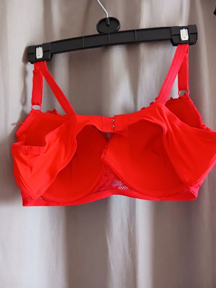Soutien-gorge rouge rembourré Taille 110E - photo numéro 3
