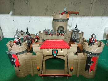 Château playmobil 6001" citadelle des chevaliers de l'aigle"