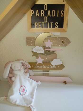 Doudou lapin oreilles fleuries pommette 