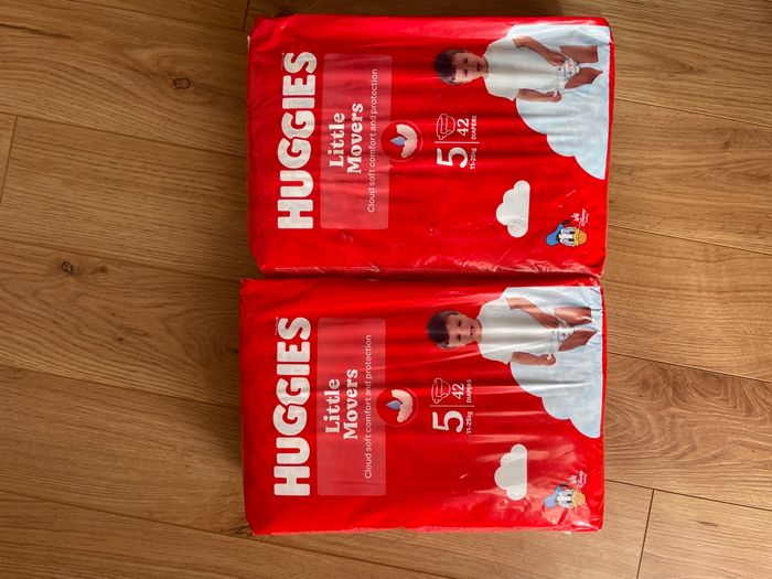 84 couches Huggies t5