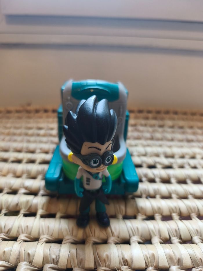 Figurine et voiture Pyjamasque Roméo