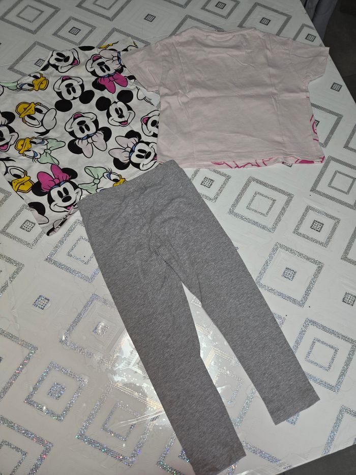Lot de 3 vêtements disney - photo numéro 2