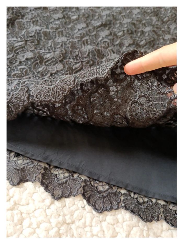 Haut noir en dentelle – chic et structuré, Lafayette Collection -- - photo numéro 3