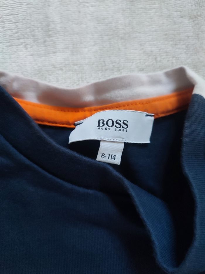 Tee shirt bleu marine bandes phosphorescentes Hugo Boss taille 6 ans - photo numéro 3